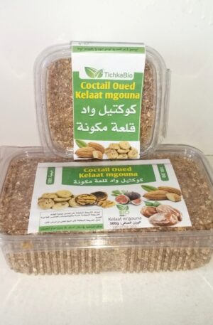 🧾 وصف مبسط ليس مجرد "كوكتيل"، بل وصفة مغربية متوارثة، تُقدَّم في البيوت كتحلية تقليدية أو مكمل طاقي طبيعي قبل العمل أو الدراسة. يمزج بين ألياف التين، ودهون اللوز المفيدة، وسكريات التمر السريعة… لتحصل على دفعة ذكية من الطاقة والراحة الهضمية. ✅ الفوائد الرئيسية يُحسّن عملية الهضم ويُنشّط الأمعاء يمنح طاقة متوازنة دون تحفيز مفاجئ لسكر الدم يساعد على تهدئة الأعصاب وتغذية الجسم بديل مثالي للحلويات المُصنعة أو المكملات الاصطناعية DxnDirLabas.com