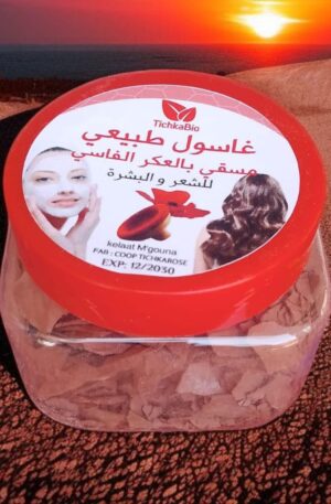 🧾 وصف مبسط عندما تلتقي المعادن المطهّرة بلون الأنوثة الطبيعي، تكون النتيجة… إشراقة. الغاسول الممزوج بالعكر الفاسي هو أكثر من قناع، هو وصفة أمهاتنا ليوم جمال مغربي أصيل. يمنح الوجه تورّدًا طبيعيًا، ينعّم البشرة، ويقوّي الشعر دون أن يثقله. ✅ الفوائد الرئيسية يمنح نضارة فورية وتورّدًا طبيعيًا للبشرة يُساعد على إزالة الخلايا الميتة بلطف وتفتيح البقع الداكنة يُنشّط الدورة الدموية الدقيقة في فروة الرأس يمنح الشعر لونًا دافئًا ولمعانًا صحيًا مع الاستعمال المنتظم DxnDirLabas.com